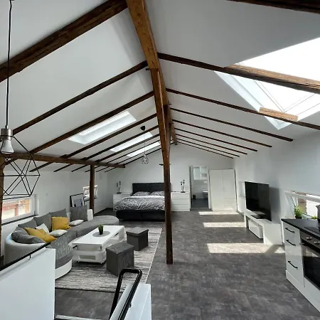Gleis 13 - The Loft Im Ehemaligen Lokschuppen *
