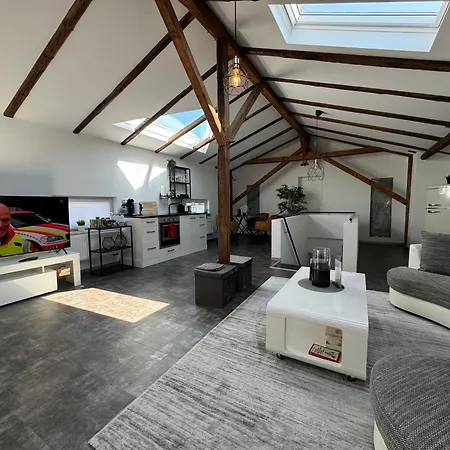 Gleis 13 - The Loft Im Ehemaligen Lokschuppen